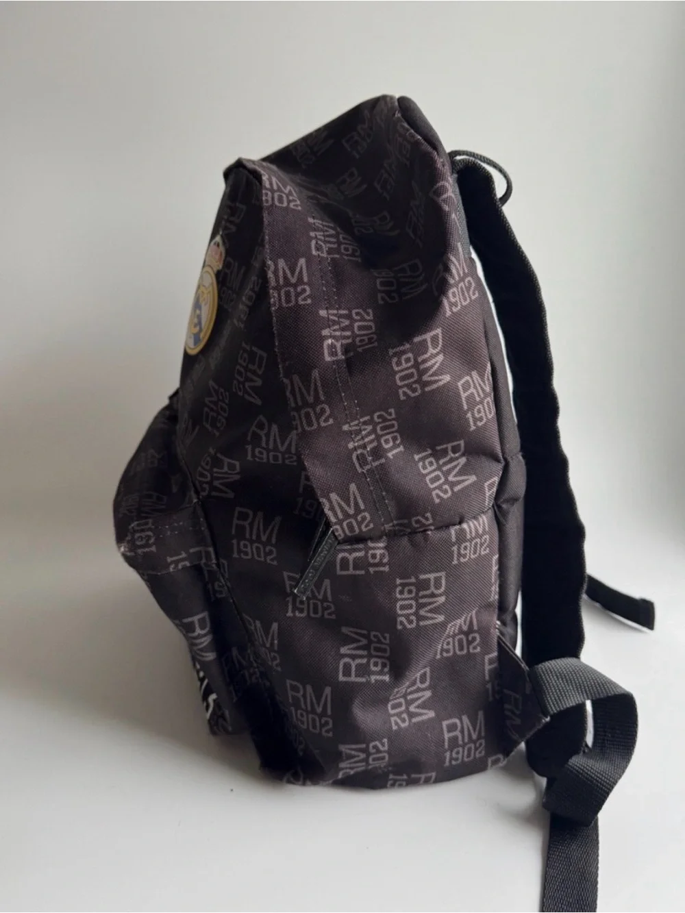 Real Madrid Soccer Fútbol Black Logo Backpack - Men's Casual Bag